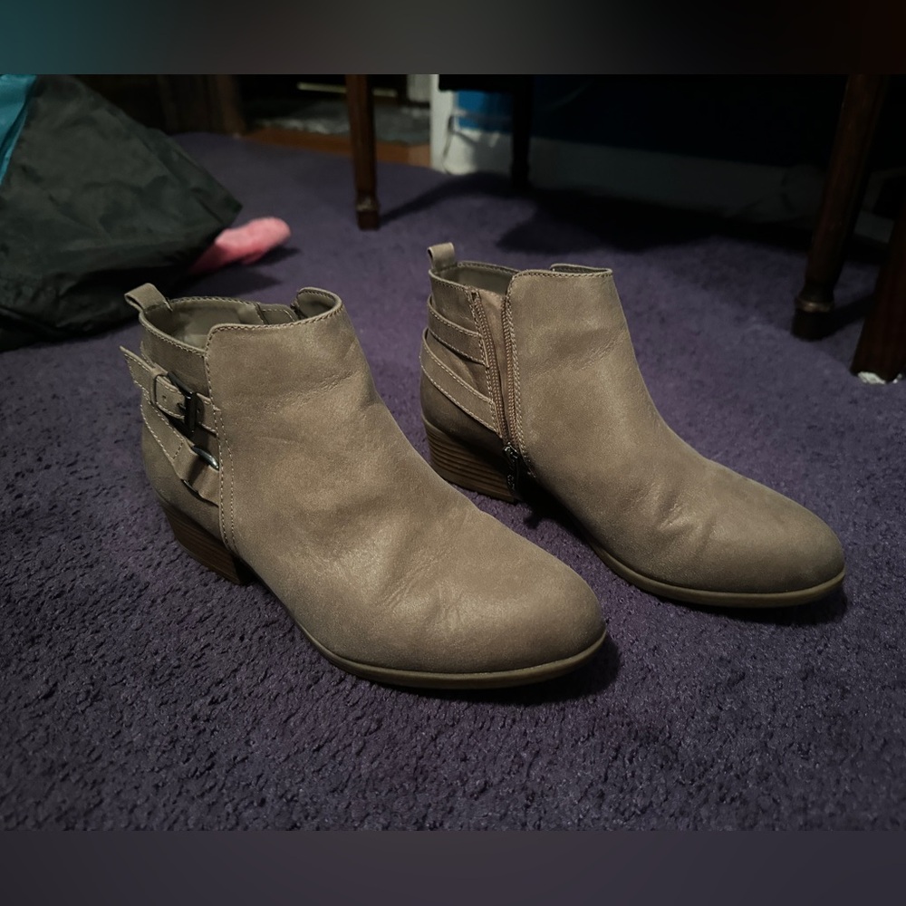 Women’s ankle booty